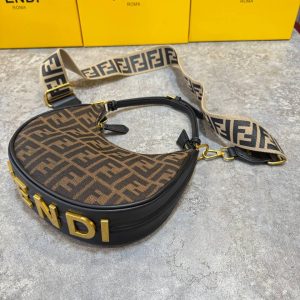 کیف زنانه فندی مدل هلالی بند پهن