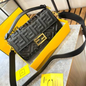 کیف باگت فندی