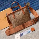 کیف دوشی زنانه کوچ با بند قابل تنظیم