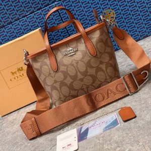 کیف دوشی زنانه کوچ