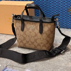 کیف دوشی زنانه کوچ با بند قابل تنظیم