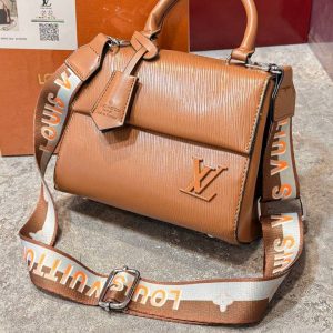 کیف زنانه لویی ویتون مدل کراس‌بادی چرمی