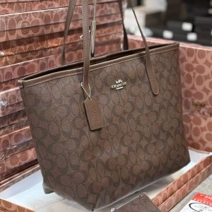 کیف زنانه Coach Signature